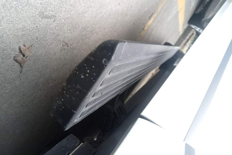 Used ONVO Luxeed L90 2025 Model—Max Six-Seater Version Right Side Sill