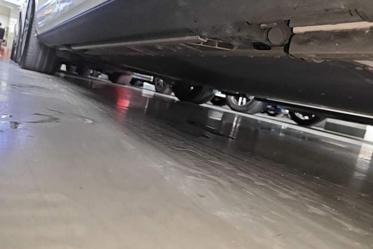 Used ONVO Luxeed L90 2025 Model—Max Six-Seater Version Right Side Sill