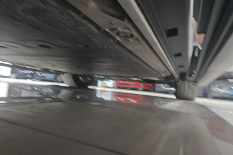 Used ONVO Luxeed L90 2025 Model—Max Seven-Seater Version Right Side Sill