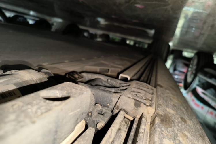 Used ONVO Luxeed L90 2025 Model—Max Six-Seater Version Right Side Sill