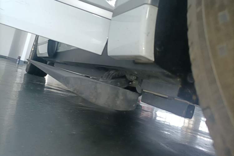 Used ONVO Luxeed L90 2025 Model—Ultra Six-Seater Version Right Side Sill