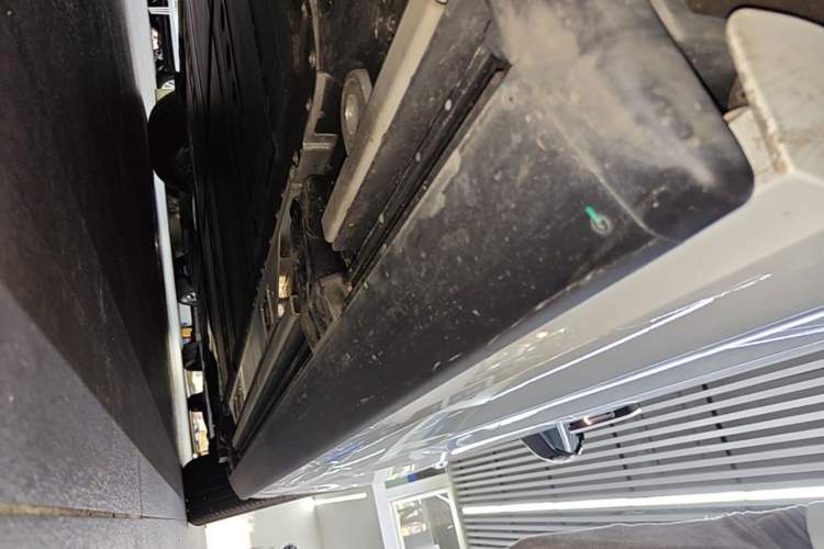 Used ONVO Luxeed L90 2025 Model Ultra Six-Seater 60-degree Battery Edition Right Side Sill