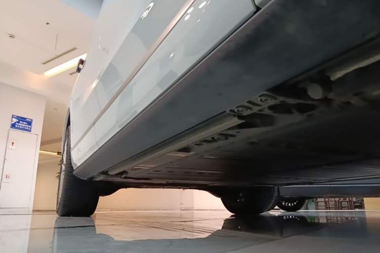 Used ONVO Luxeed L90 2025 Model Ultra Six-Seater 60-degree Battery Edition Right Side Sill