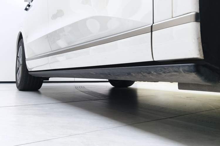 Used ONVO Luxeed L90 2025 Model—Max Six-Seater Version Right Side Sill