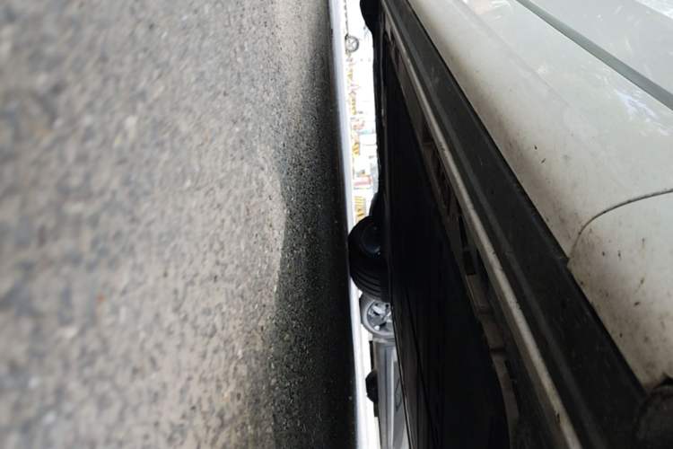 Used ONVO Luxeed L90 2025 Model—Max Six-Seater Version Right Side Sill