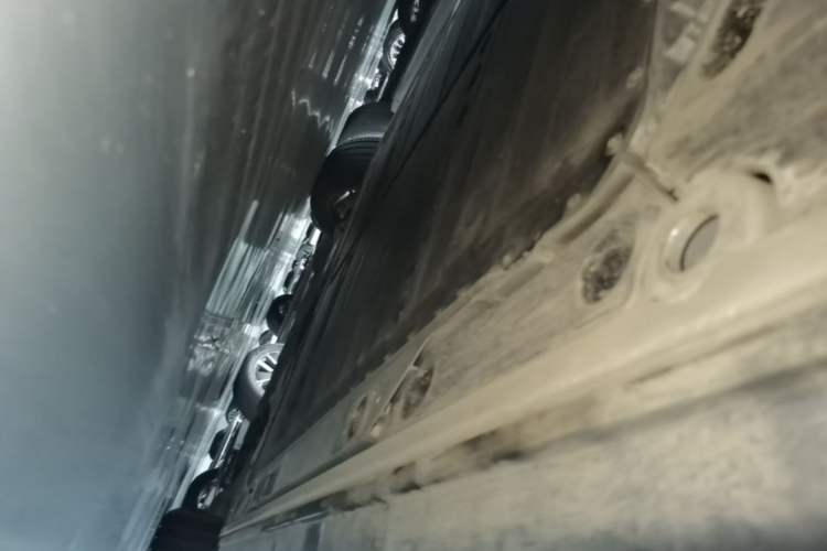 Used ONVO Luxeed L90 2025 Model—Max Six-Seater Version Right Side Sill