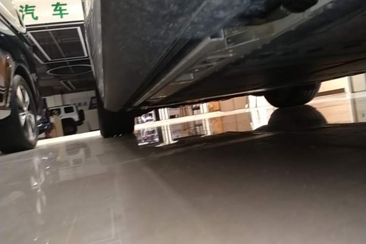 Used ONVO Luxeed L90 2025 Model—Max Six-Seater Version Right Side Sill