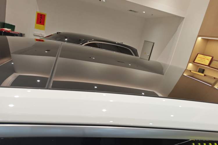 Used ONVO Luxeed L90 2025 Model—Max Six-Seater Version Roof