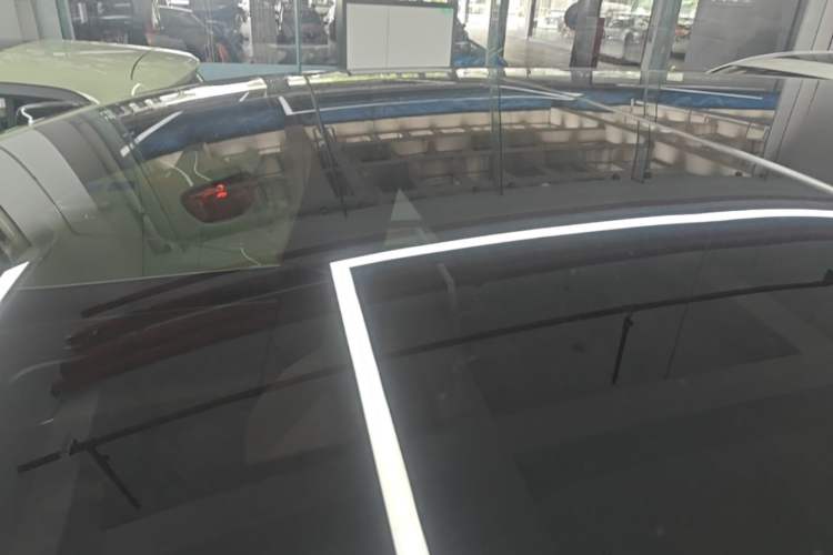 Used ONVO Luxeed L90 2025 Model—Max Seven-Seater Version Roof