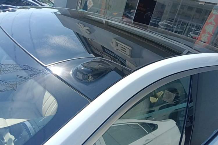 Used ONVO Luxeed L90 2025 Model—Ultra Six-Seater Version Roof