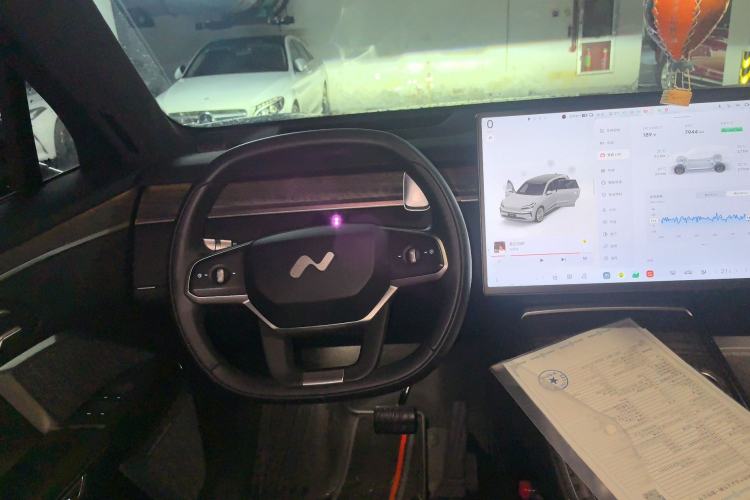 Used ONVO Luxeed L90 2025 Model—Max Six-Seater Version Steering Wheel