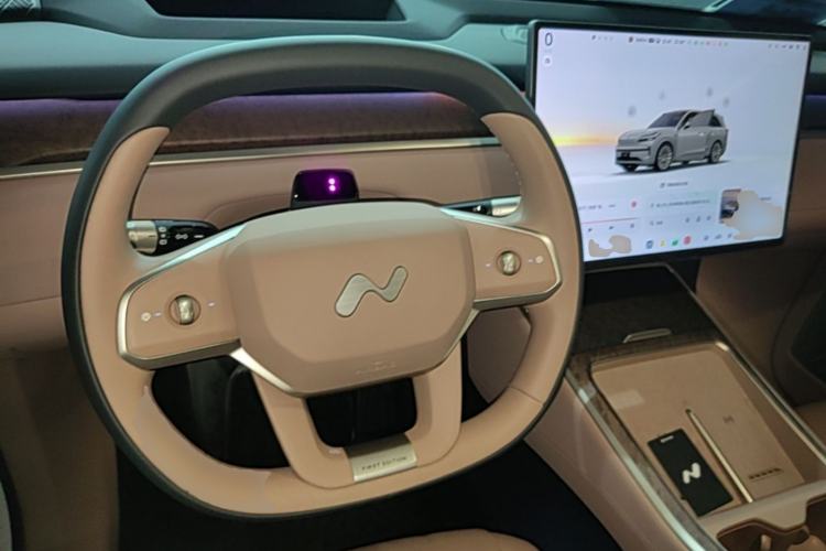 Used ONVO Luxeed L90 2025 Model—Ultra Six-Seater Version Steering Wheel