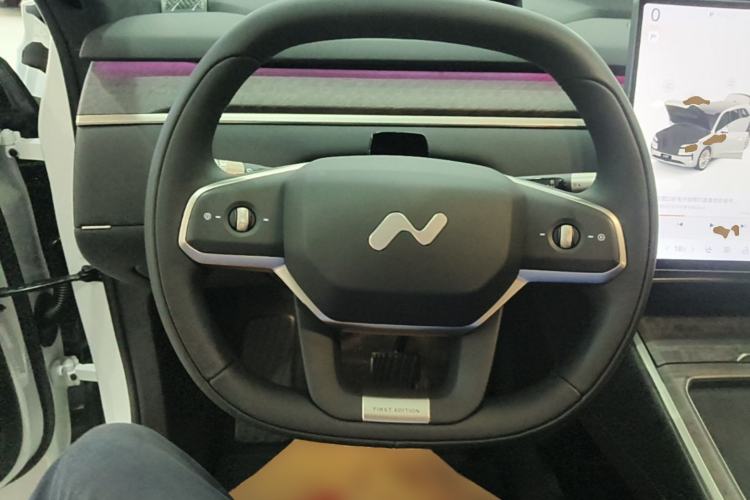 Used ONVO Luxeed L90 2025 Model—Max Six-Seater Version Steering Wheel