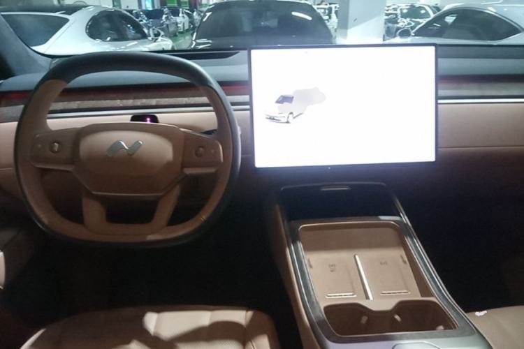 Used ONVO Luxeed L90 2025 Model—Max Six-Seater Version Steering Wheel