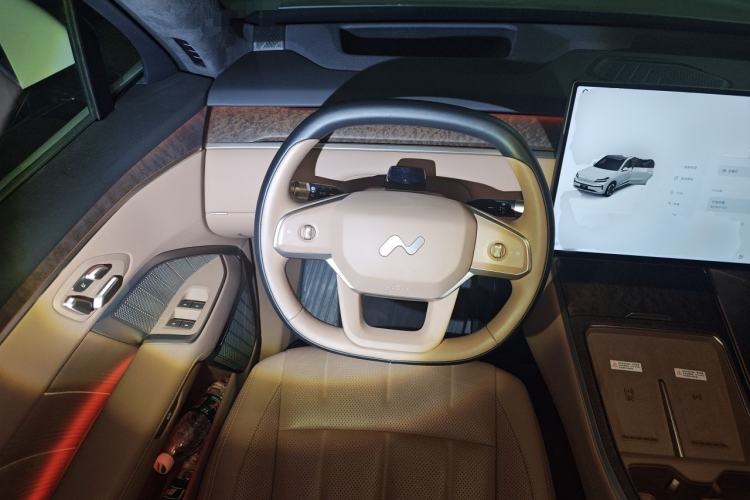 Used ONVO Luxeed L90 2025 Model—Max Six-Seater Version Steering Wheel