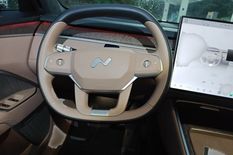 Used ONVO Luxeed L90 2025 Model—Ultra Six-Seater Version Steering Wheel