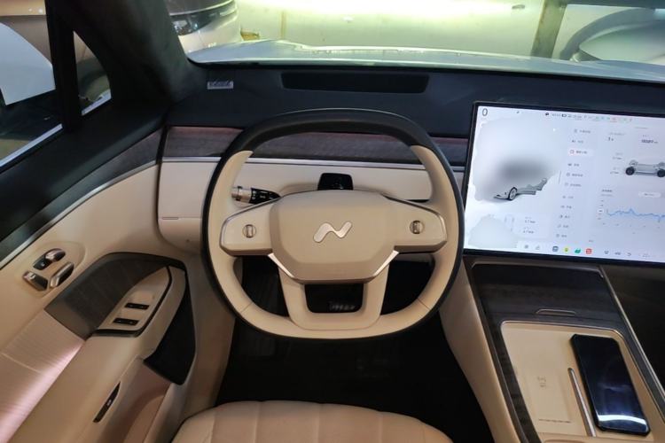 Used ONVO Luxeed L90 2025 Model—Max Six-Seater Version Steering Wheel