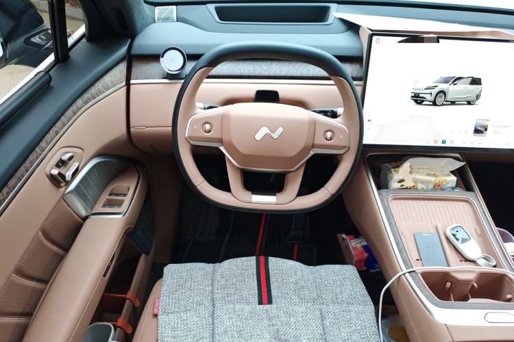 Used ONVO Luxeed L90 2025 Model—Ultra Six-Seater Version Steering Wheel
