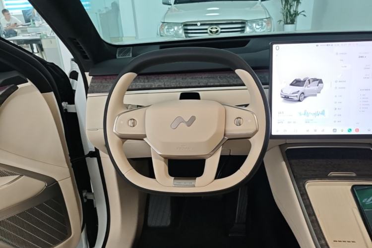 Used ONVO Luxeed L90 2025 Model—Ultra Six-Seater Version Steering Wheel