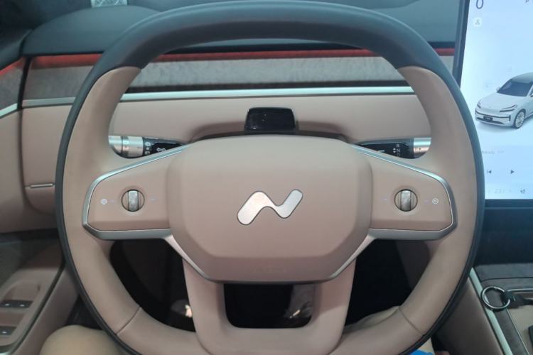 Used ONVO Luxeed L90 2025 Model—Ultra Six-Seater Version Steering Wheel