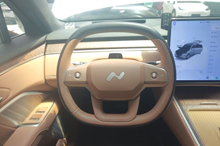 Used ONVO Luxeed L90 2025 Model—Ultra Six-Seater Version Steering Wheel