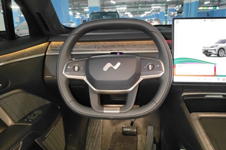 Used ONVO Luxeed L90 2025 Model—Ultra Six-Seater Version Steering Wheel