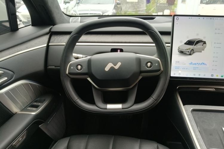 Used ONVO Luxeed L90 2025 Model—Max Six-Seater Version Steering Wheel