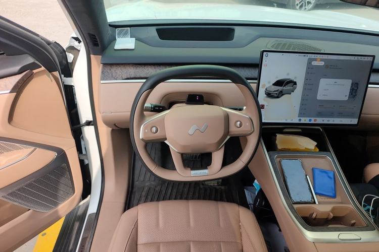 Used ONVO Luxeed L90 2025 Model—Max Six-Seater Version Steering Wheel