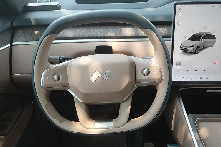 Used ONVO Luxeed L90 2025 Model—Ultra Six-Seater Version Steering Wheel
