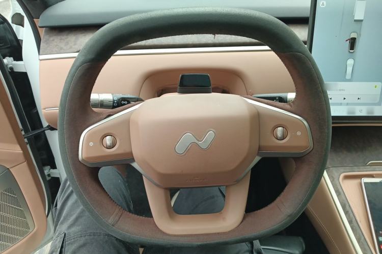 Used ONVO Luxeed L90 2025 Model—Ultra Six-Seater Version Steering Wheel
