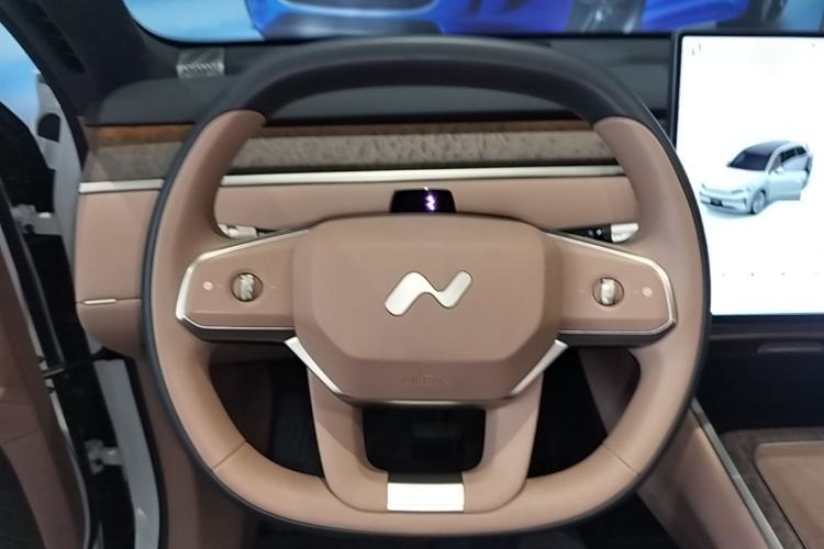 Used ONVO Luxeed L90 2025 Model—Max Six-Seater Version Steering Wheel