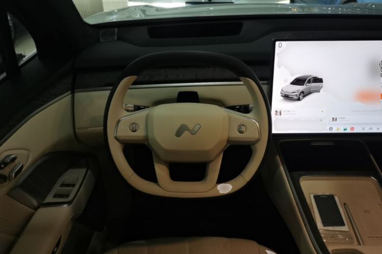 Used ONVO Luxeed L90 2025 Model—Max Six-Seater Version Steering Wheel