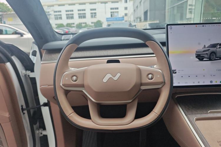 Used ONVO Luxeed L90 2025 Model—Ultra Six-Seater Version Steering Wheel