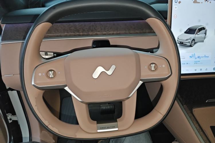 Used ONVO Luxeed L90 2025 Model—Ultra Six-Seater Version Steering Wheel