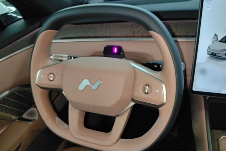 Used ONVO Luxeed L90 2025 Model—Ultra Six-Seater Version Steering Wheel