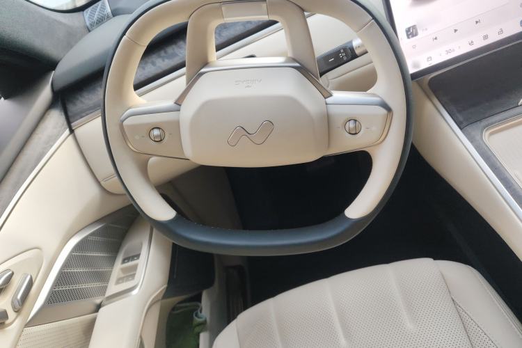 Used ONVO Luxeed L90 2025 Model—Max Six-Seater Version Steering Wheel