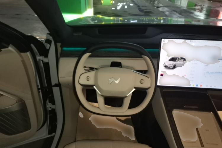 Used ONVO Luxeed L90 2025 Model—Max Six-Seater Version Steering Wheel