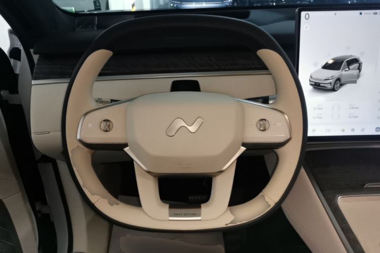 Used ONVO Luxeed L90 2025 Model—Ultra Six-Seater Version Steering Wheel