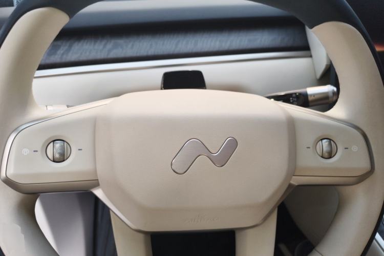 Used ONVO Luxeed L90 2025 Model—Ultra Six-Seater Version Steering Wheel