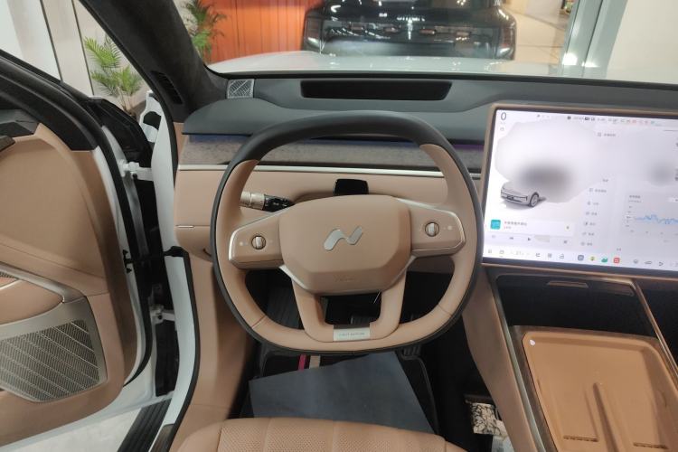 Used ONVO Luxeed L90 2025 Model—Max Six-Seater Version Steering Wheel