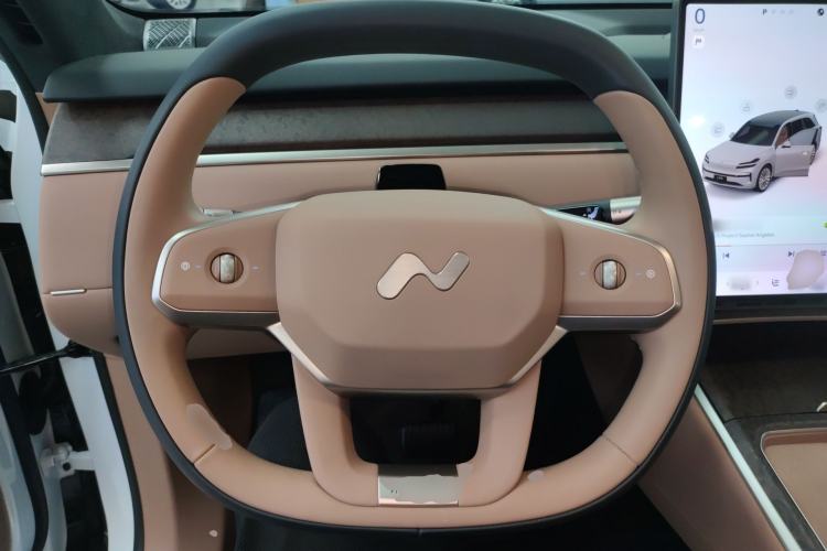 Used ONVO Luxeed L90 2025 Model—Ultra Six-Seater Version Steering Wheel
