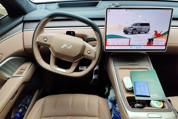 Used ONVO Luxeed L90 2025 Model—Max Six-Seater Version Steering Wheel