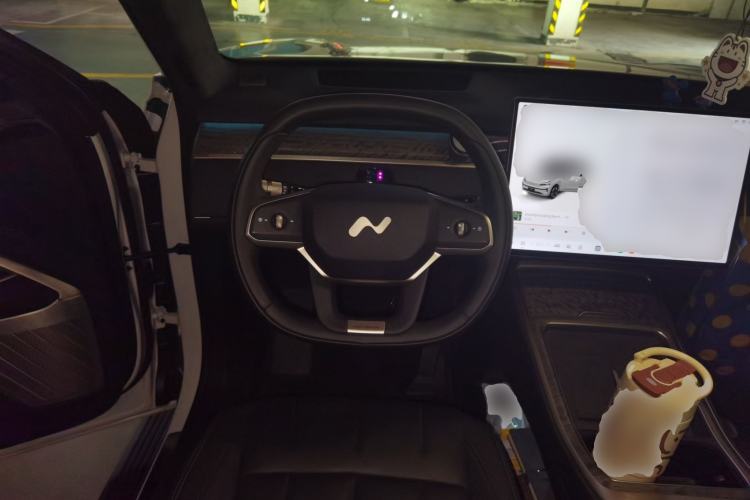 Used ONVO Luxeed L90 2025 Model—Max Six-Seater Version Steering Wheel