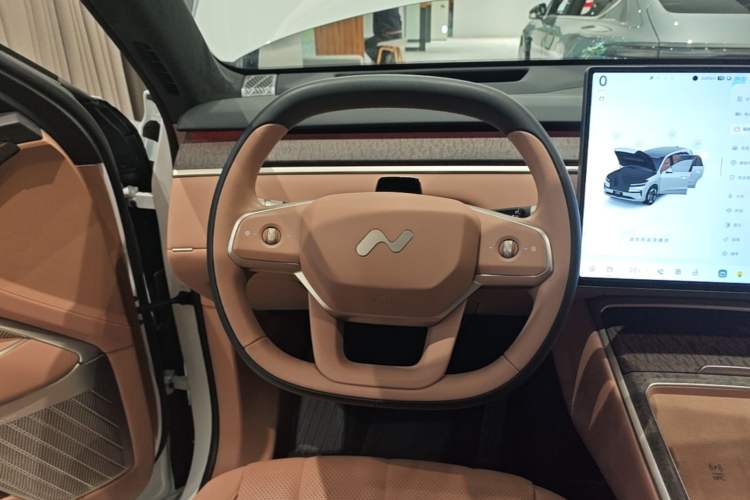 Used ONVO Luxeed L90 2025 Model—Max Six-Seater Version Steering Wheel