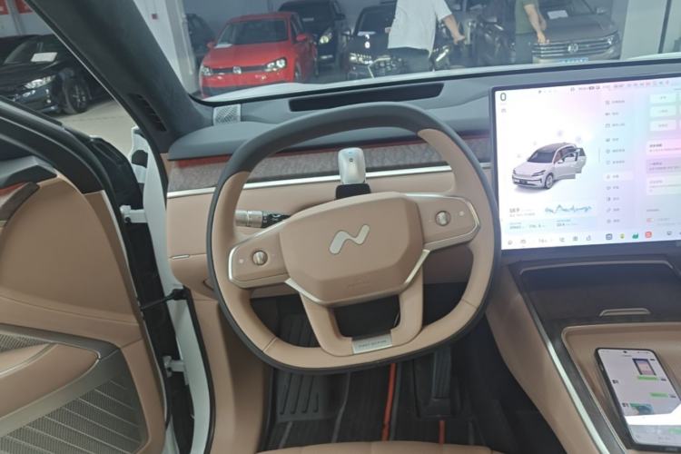Used ONVO Luxeed L90 2025 Model—Max Seven-Seater Version Steering Wheel