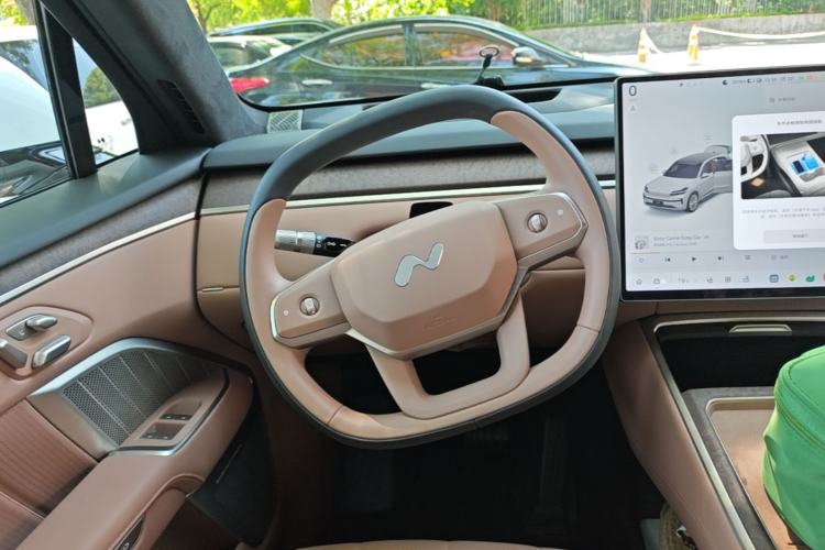 Used ONVO Luxeed L90 2025 Model—Ultra Six-Seater Version Steering Wheel