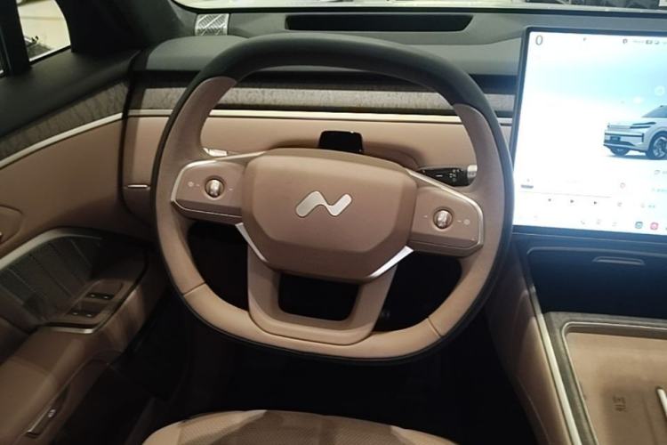 Used ONVO Luxeed L90 2025 Model—Max Six-Seater Version Steering Wheel