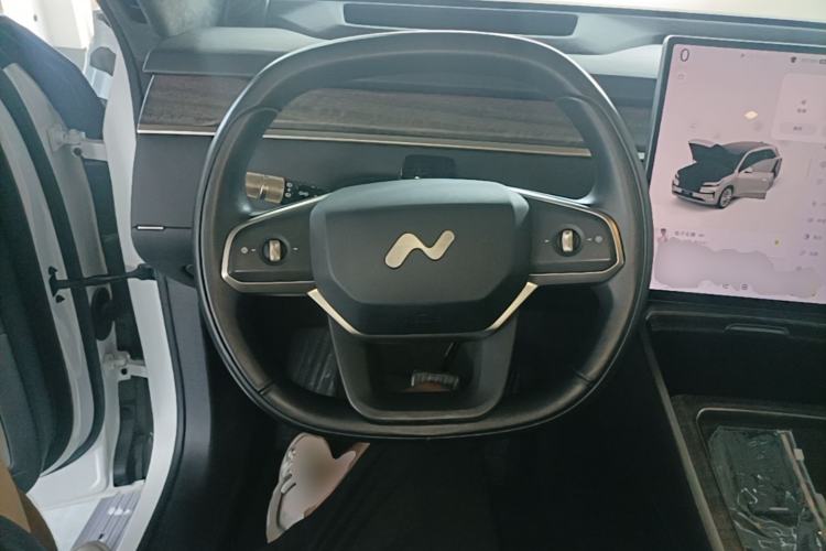 Used ONVO Luxeed L90 2025 Model—Ultra Six-Seater Version Steering Wheel
