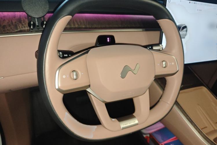 Used ONVO Luxeed L90 2025 Model—Max Six-Seater Version Steering Wheel