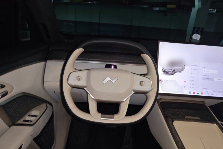 Used ONVO Luxeed L90 2025 Model—Max Six-Seater Version Steering Wheel